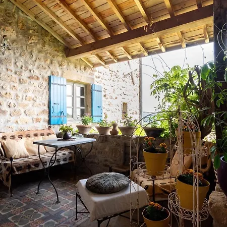 La Maison Aux Volets Bleus