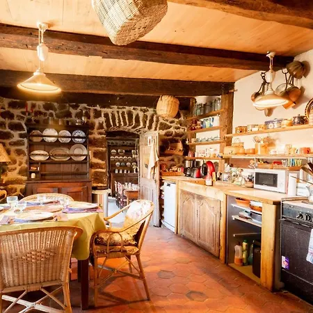La Maison Aux Volets Bleus