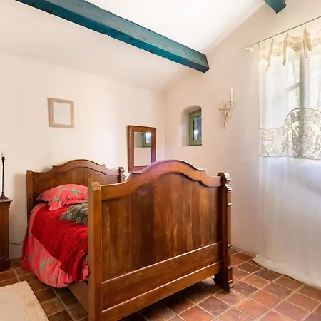 La Maison Aux Volets Bleus *